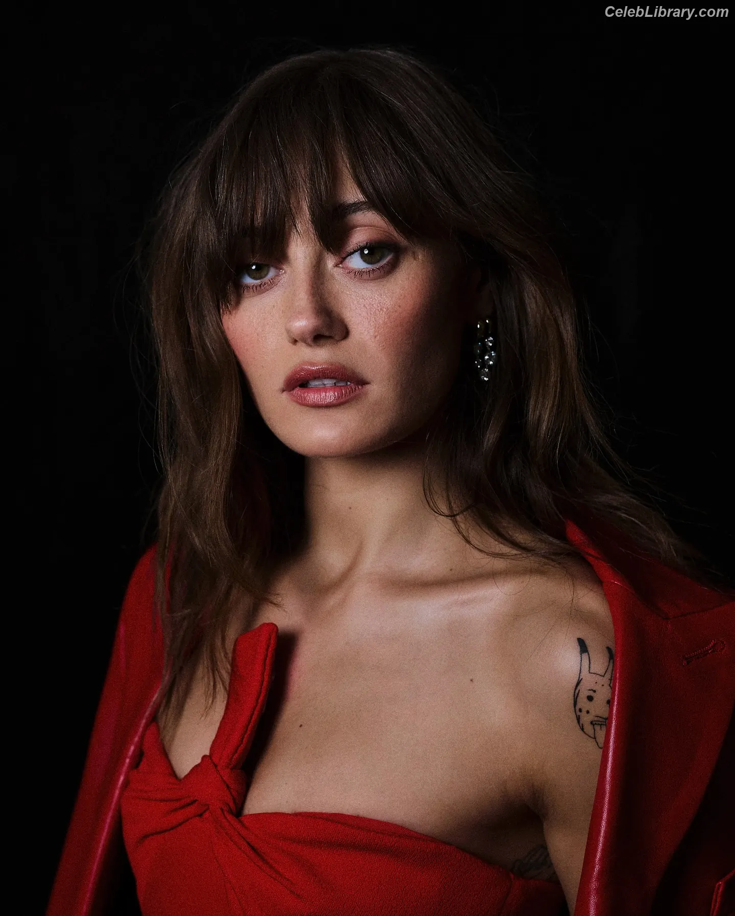 Ella Purnell photo 17 of 811
