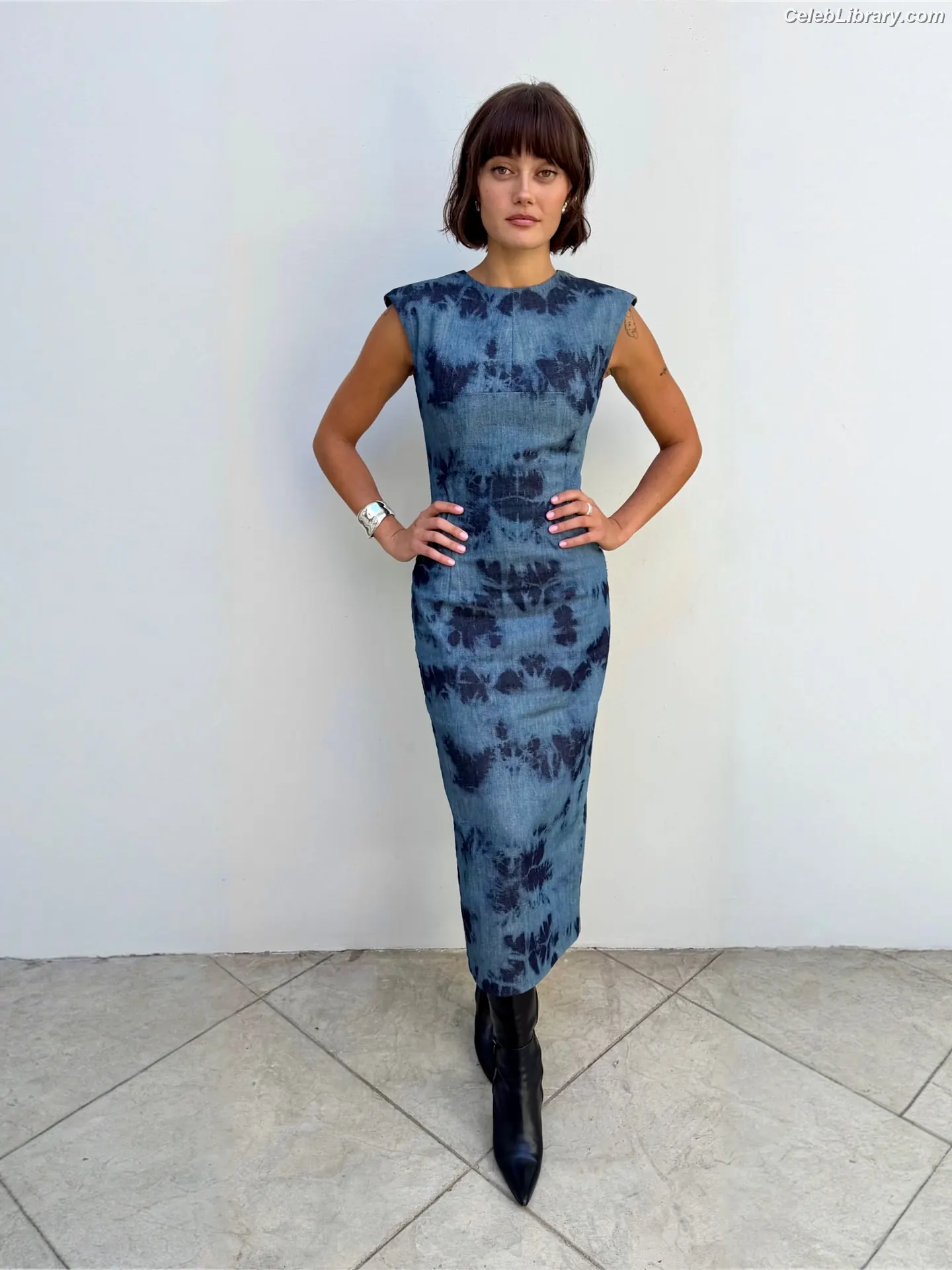 Ella Purnell photo 19 of 811