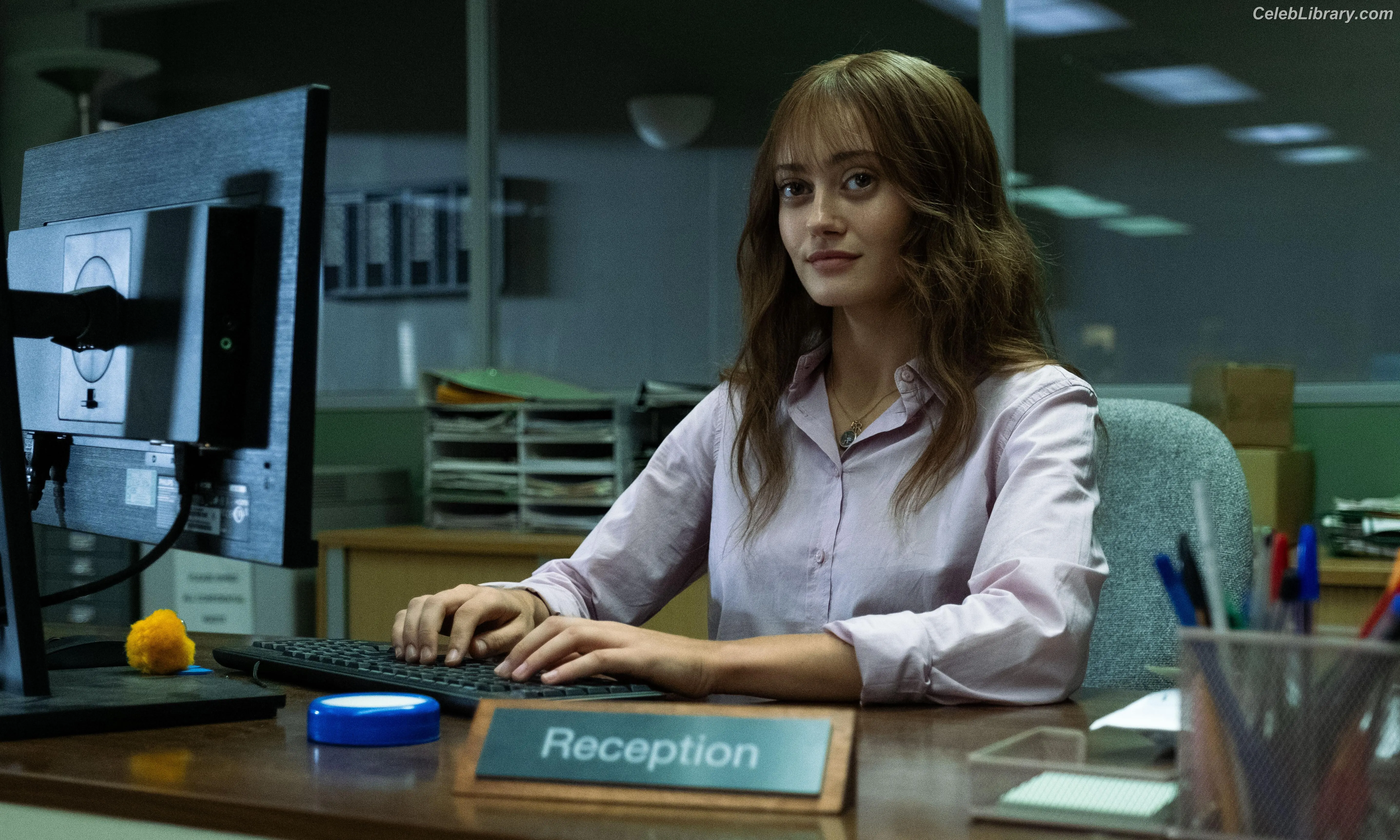 Ella Purnell photo 2 of 811