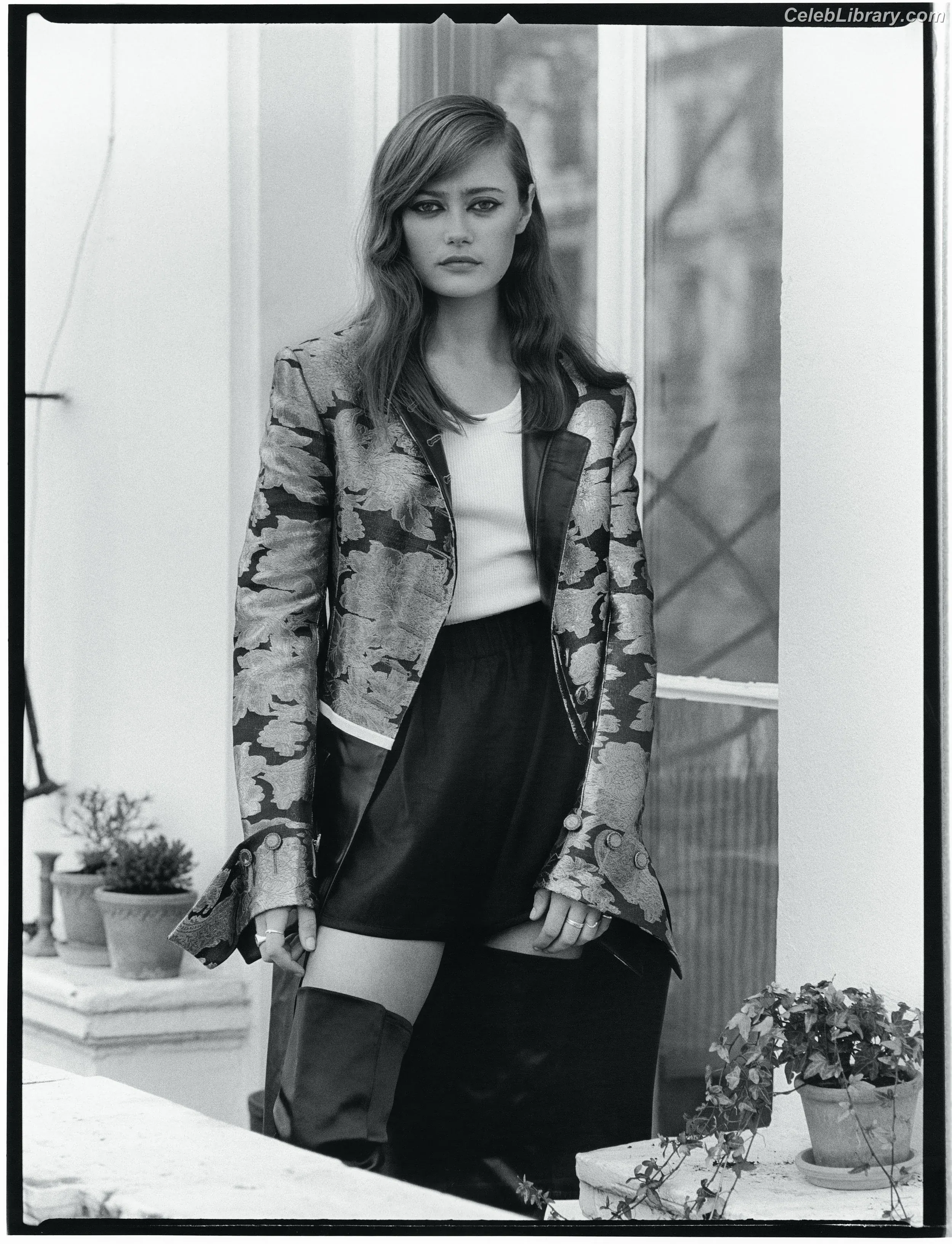 Ella Purnell photo 23 of 811