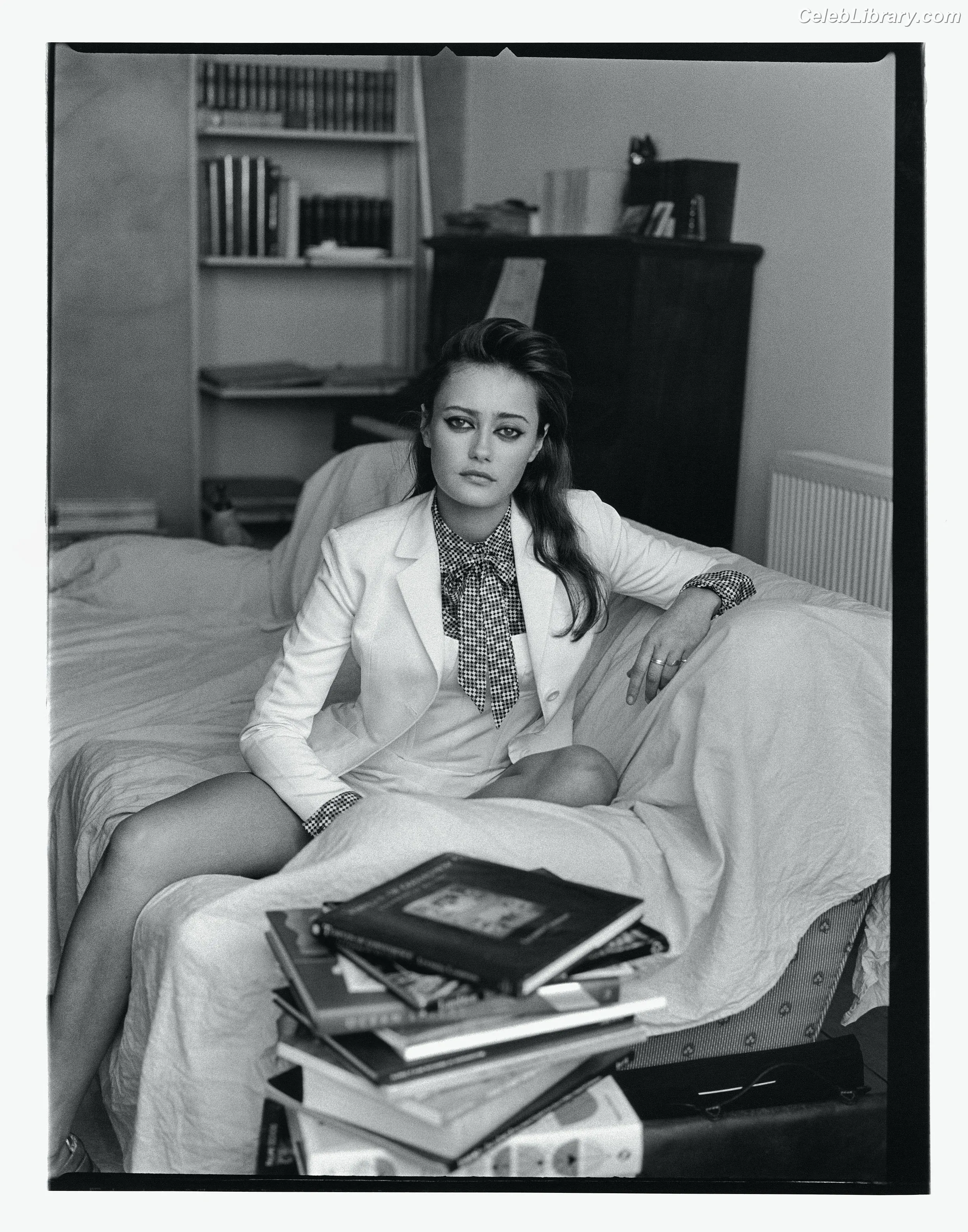 Ella Purnell photo 3 of 811
