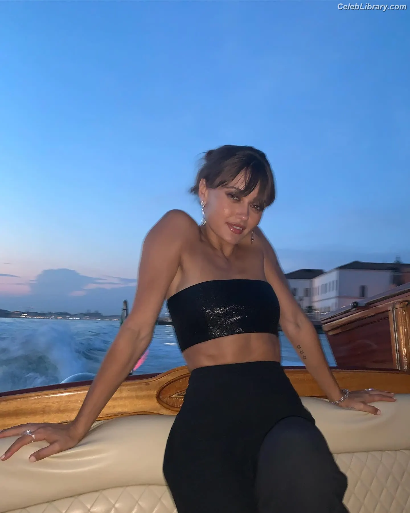 Ella Purnell photo 22 of 811