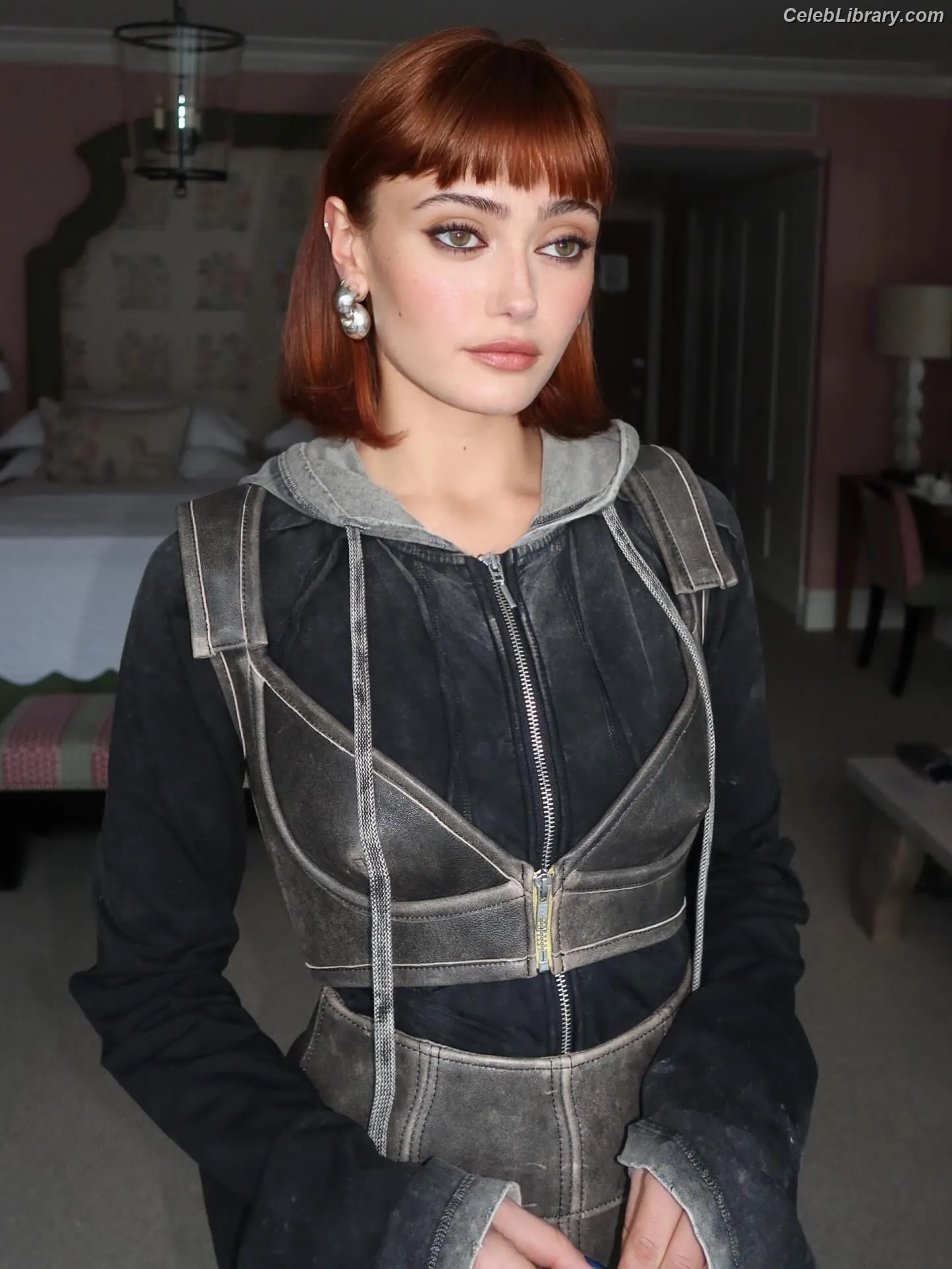 Ella Purnell photo 7 of 811
