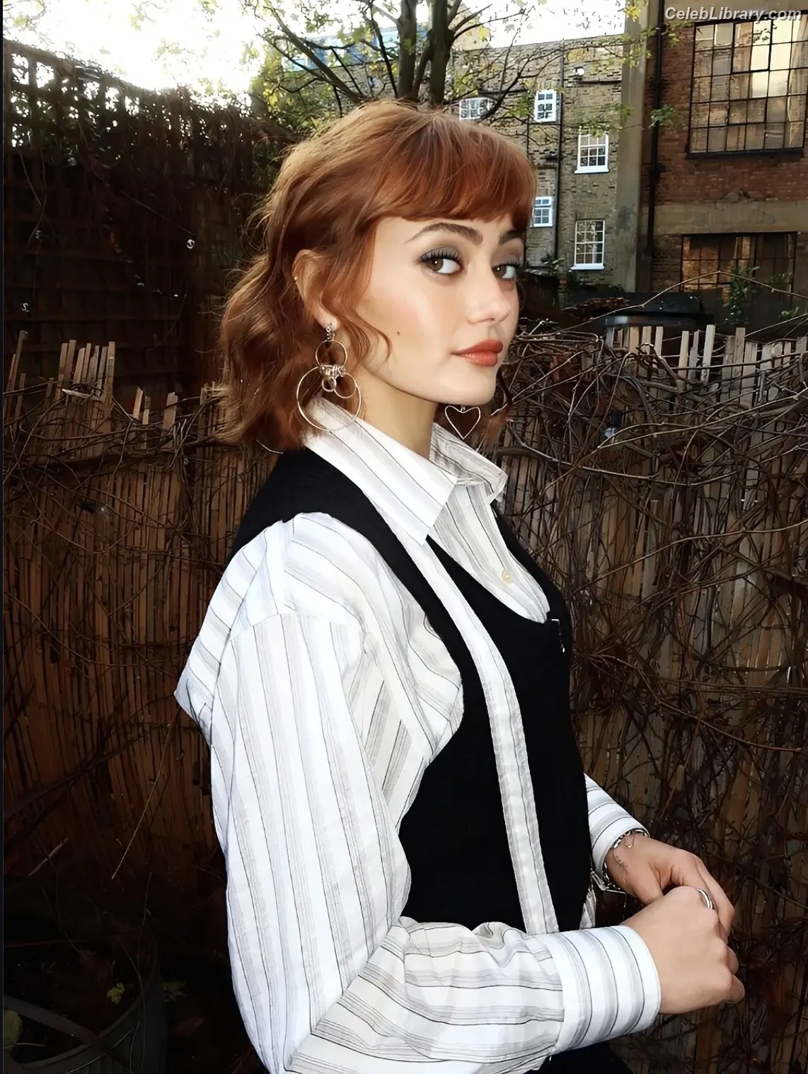Ella Purnell photo 24 of 811
