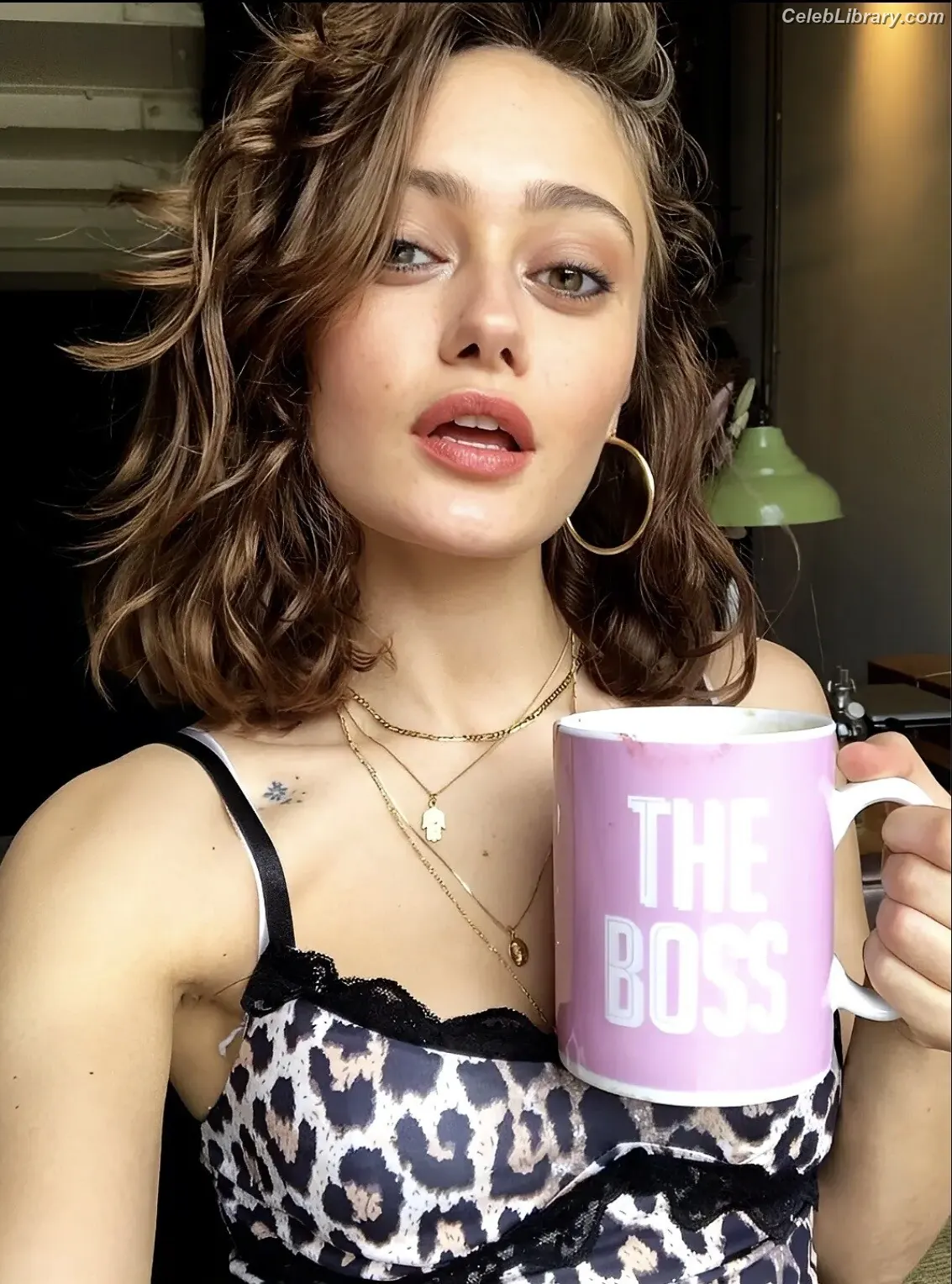 Ella Purnell photo 1 of 811