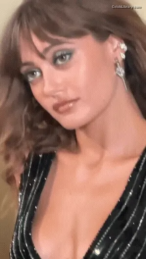 Ella Purnell photo 12 of 811