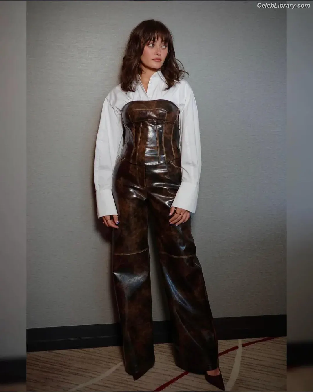 Ella Purnell photo 8 of 811