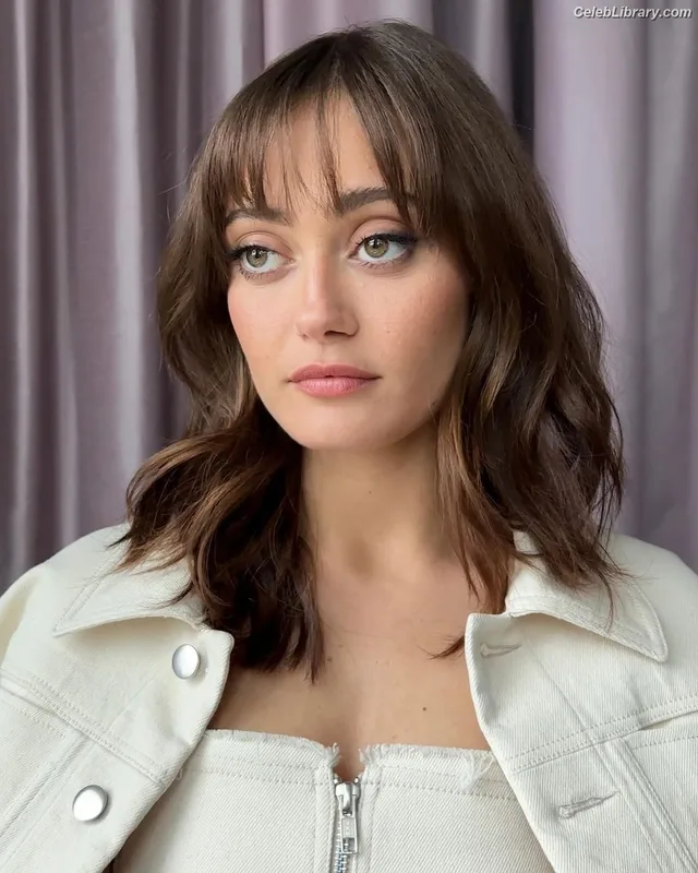 Ella Purnell photo 4 of 810