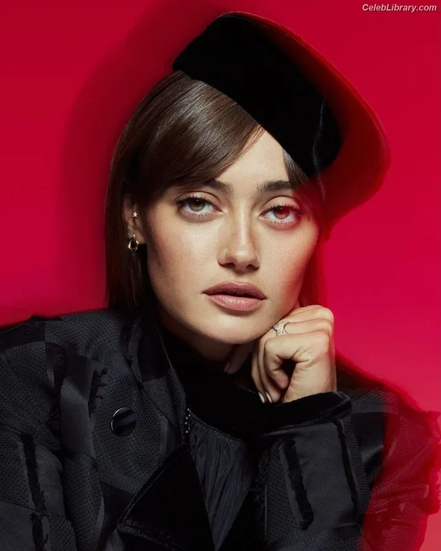 Ella Purnell photo 6 of 810