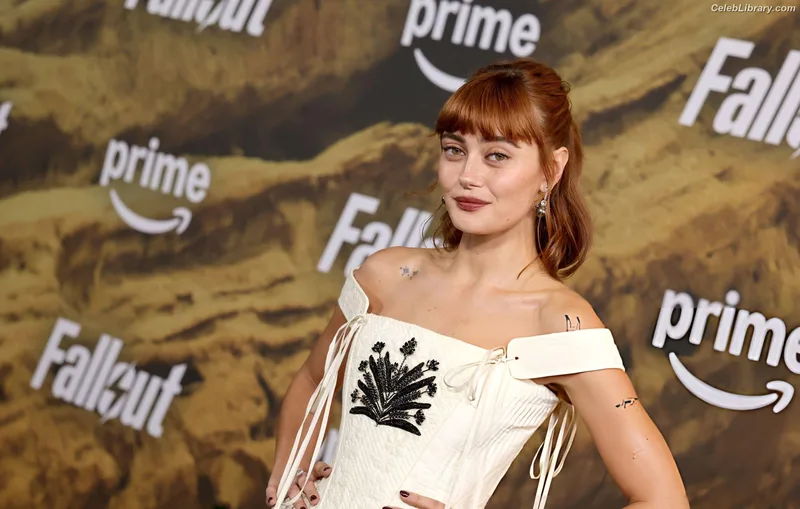 Ella Purnell photo 5 of 810