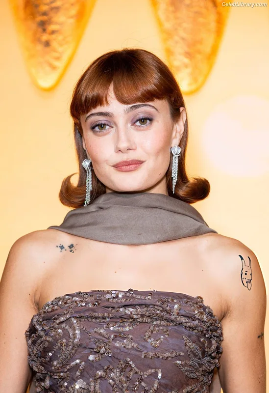 Ella Purnell photo 11 of 810