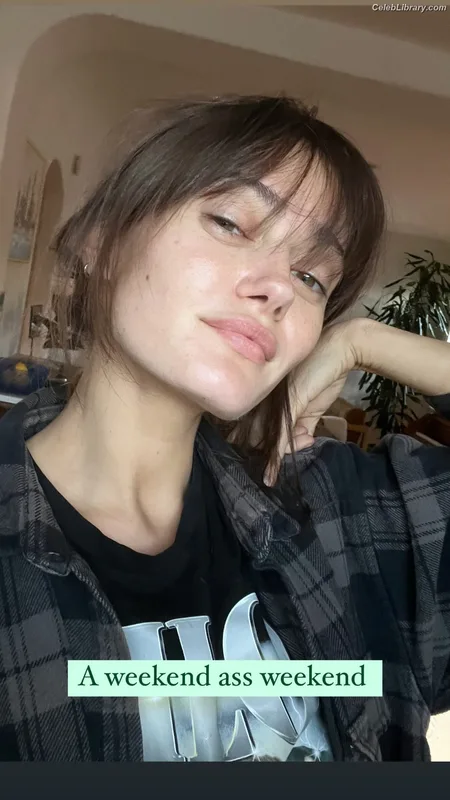 Ella Purnell photo 15 of 810