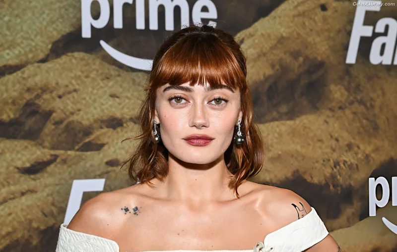 Ella Purnell photo 18 of 810