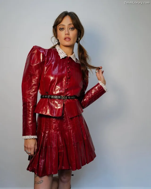 Ella Purnell photo 19 of 810
