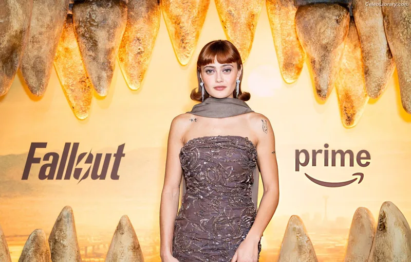 Ella Purnell photo 11 of 810