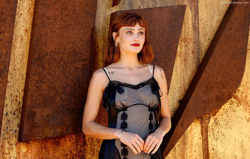 Ella Purnell photo 18 of 810
