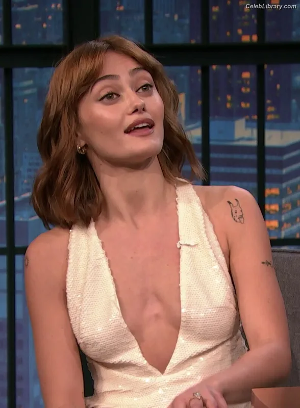 Ella Purnell photo 14 of 810