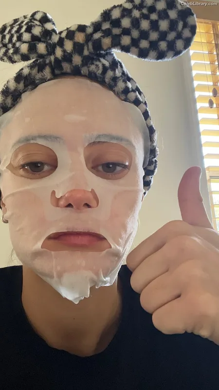 Ella Purnell photo 24 of 810