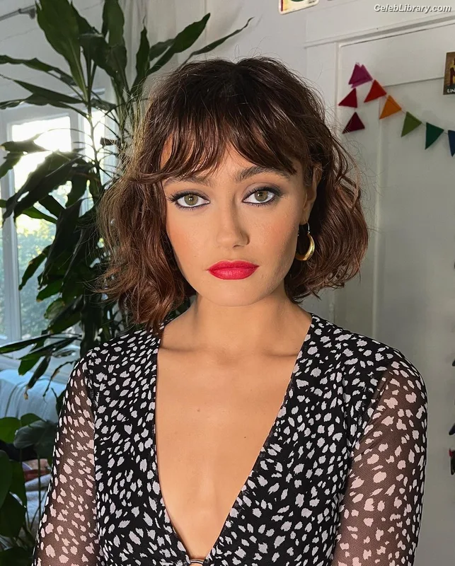 Ella Purnell photo 15 of 810