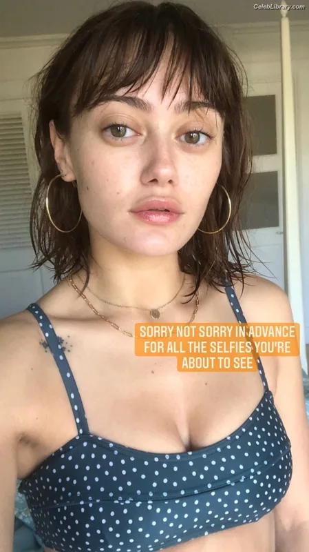 Ella Purnell photo 2 of 810