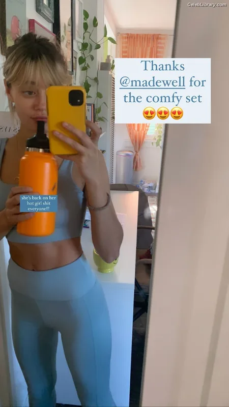 Ella Purnell photo 8 of 810