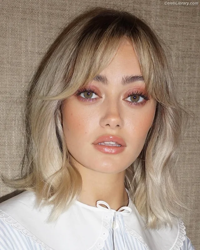 Ella Purnell photo 13 of 810