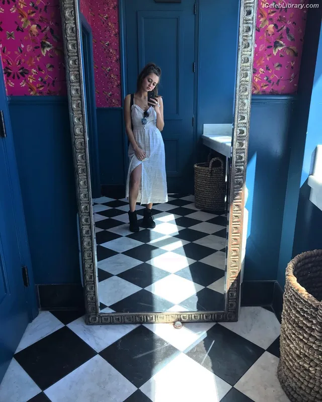 Ella Purnell photo 19 of 810