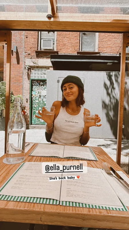 Ella Purnell photo 21 of 810