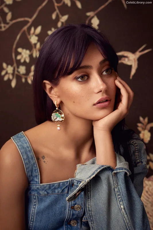 Ella Purnell photo 21 of 810