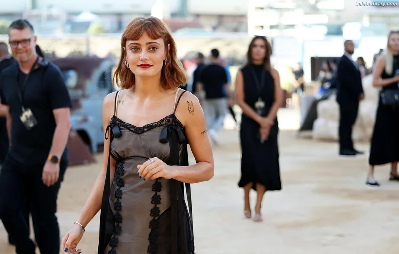 Ella Purnell photo 23 of 810