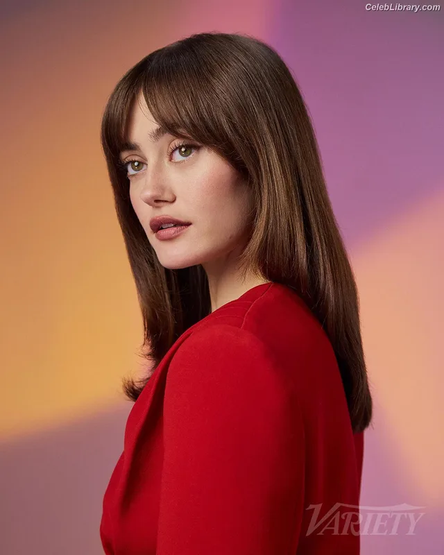 Ella Purnell photo 10 of 810