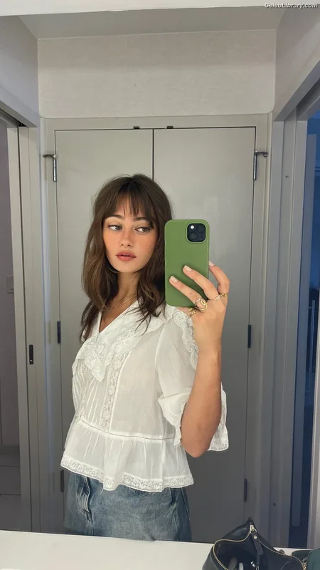 Ella Purnell photo 24 of 810