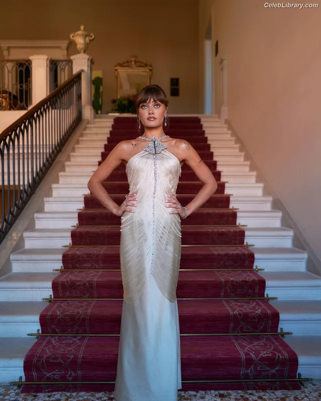 Ella Purnell photo 12 of 810
