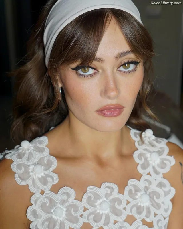 Ella Purnell photo 23 of 810