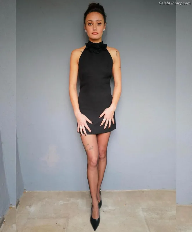 Ella Purnell photo 7 of 810