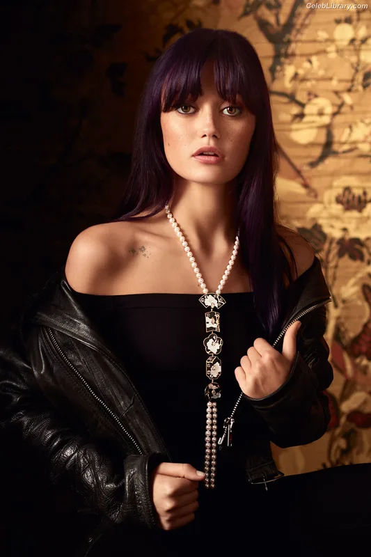 Ella Purnell photo 10 of 810