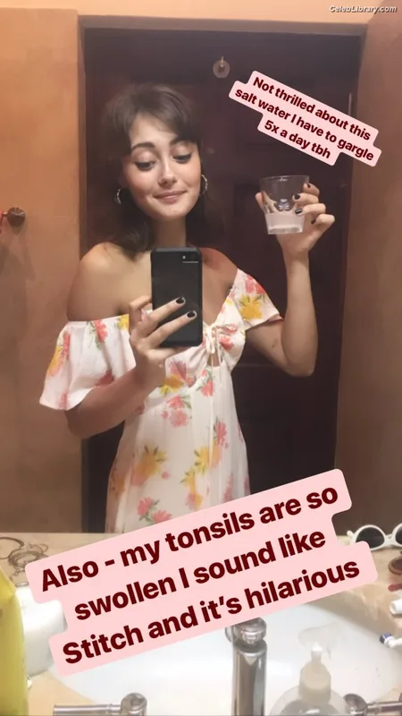 Ella Purnell photo 1 of 810
