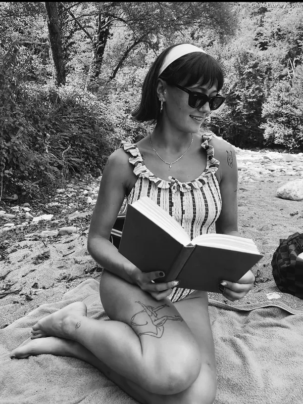 Ella Purnell photo 14 of 810