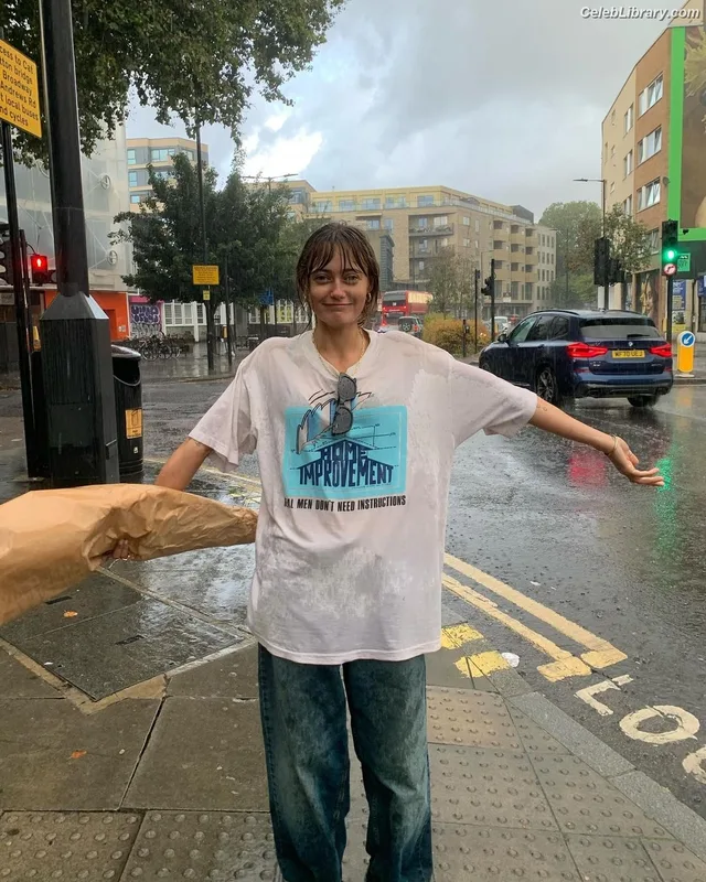 Ella Purnell photo 17 of 810