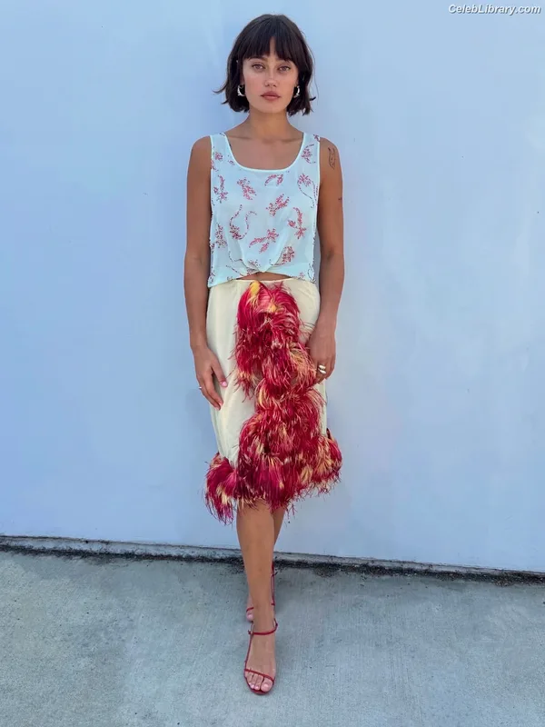 Ella Purnell photo 20 of 810