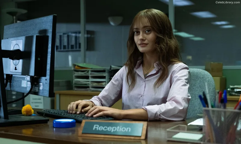 Ella Purnell photo 2 of 810