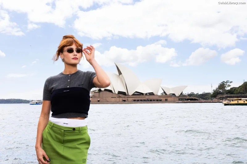 Ella Purnell photo 5 of 810