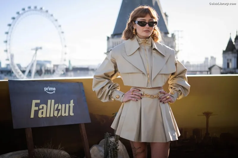 Ella Purnell photo 6 of 810
