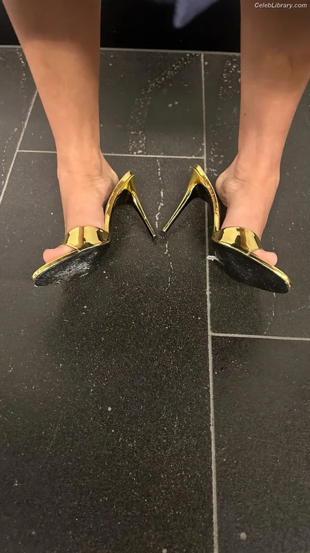 Ella Purnell photo 17 of 810