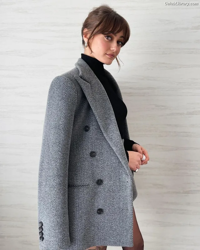 Ella Purnell photo 19 of 810