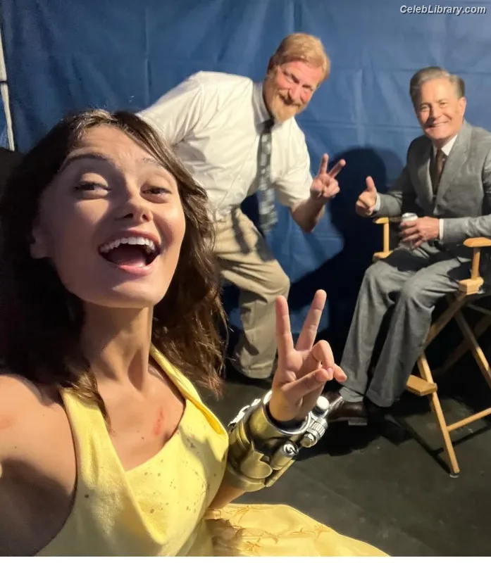 Ella Purnell photo 11 of 810