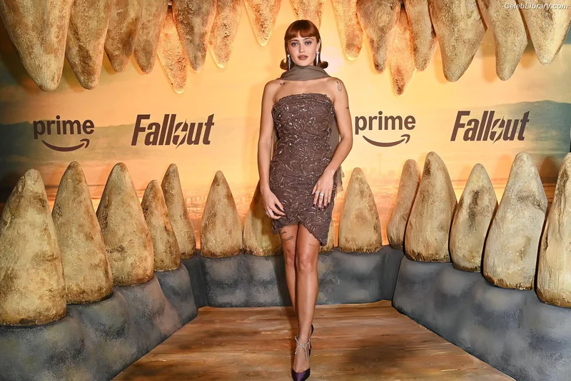 Ella Purnell photo 19 of 810
