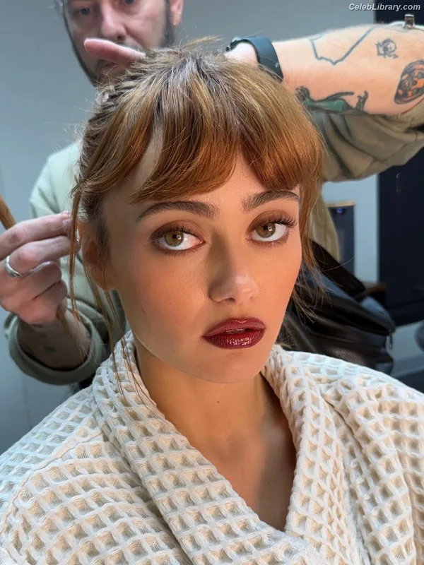 Ella Purnell photo 21 of 810