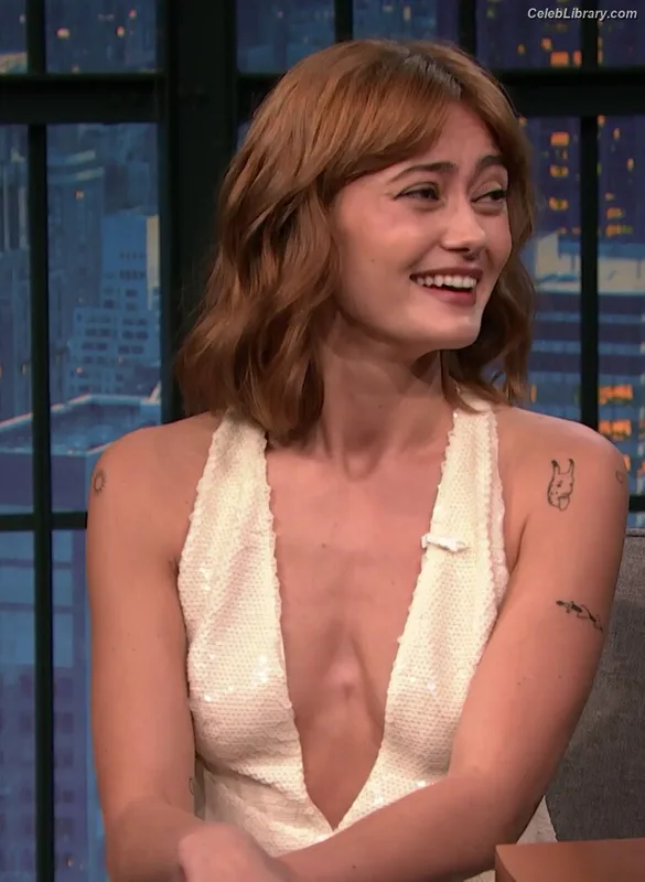 Ella Purnell photo 5 of 810