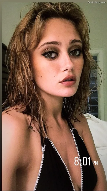 Ella Purnell photo 12 of 810